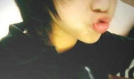 小男孩对镜自拍爆料视频,小男孩自拍视频引发网友热议