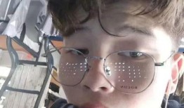 小男孩对镜自拍爆料视频,小男孩自拍视频引发网友热议