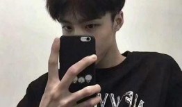 小男孩对镜自拍爆料视频,小男孩自拍视频引发网友热议