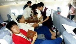 辞职空姐爆料视频播放,视频播放引发行业热议